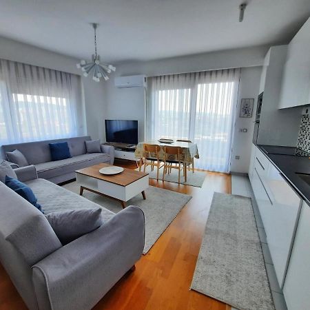 Luxury Sky View Apartment Пристина Екстериор снимка