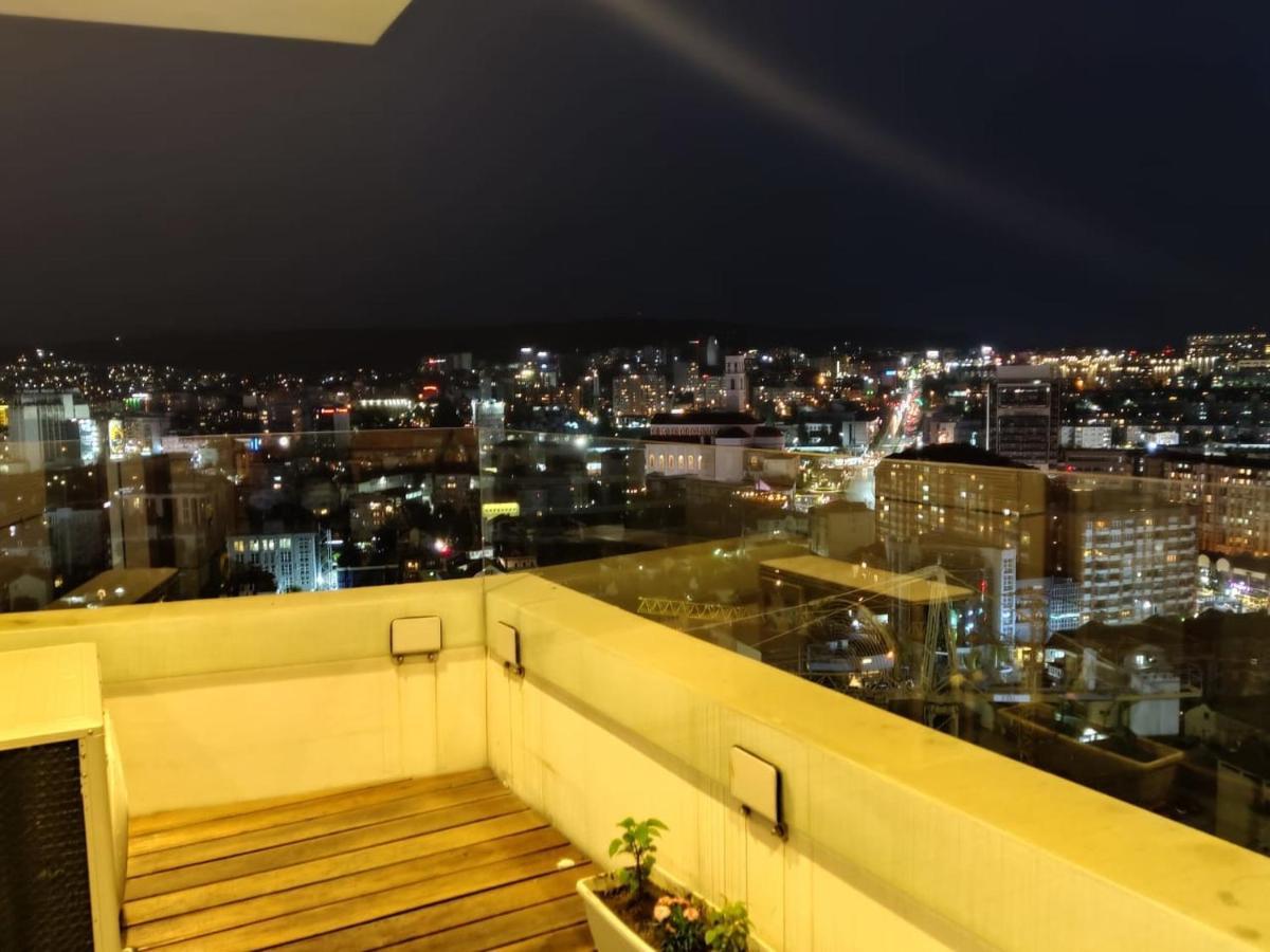 Luxury Sky View Apartment Пристина Екстериор снимка