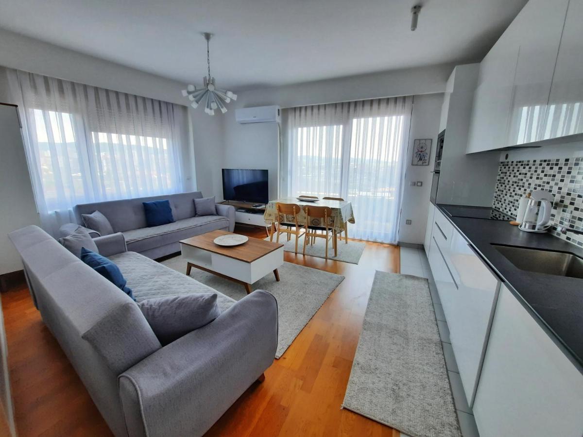 Luxury Sky View Apartment Пристина Екстериор снимка