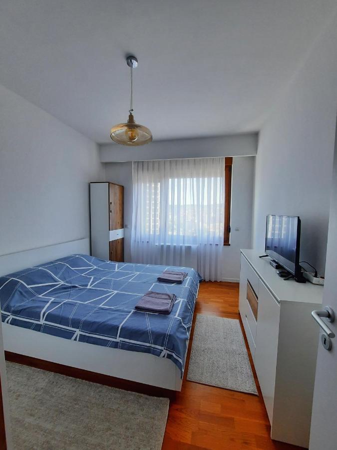 Luxury Sky View Apartment Пристина Екстериор снимка