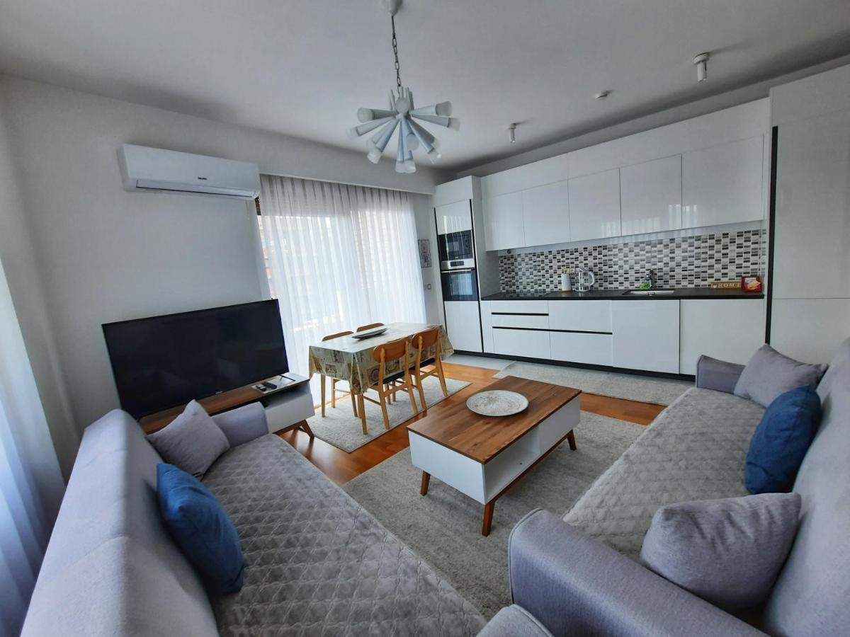 Luxury Sky View Apartment Пристина Екстериор снимка