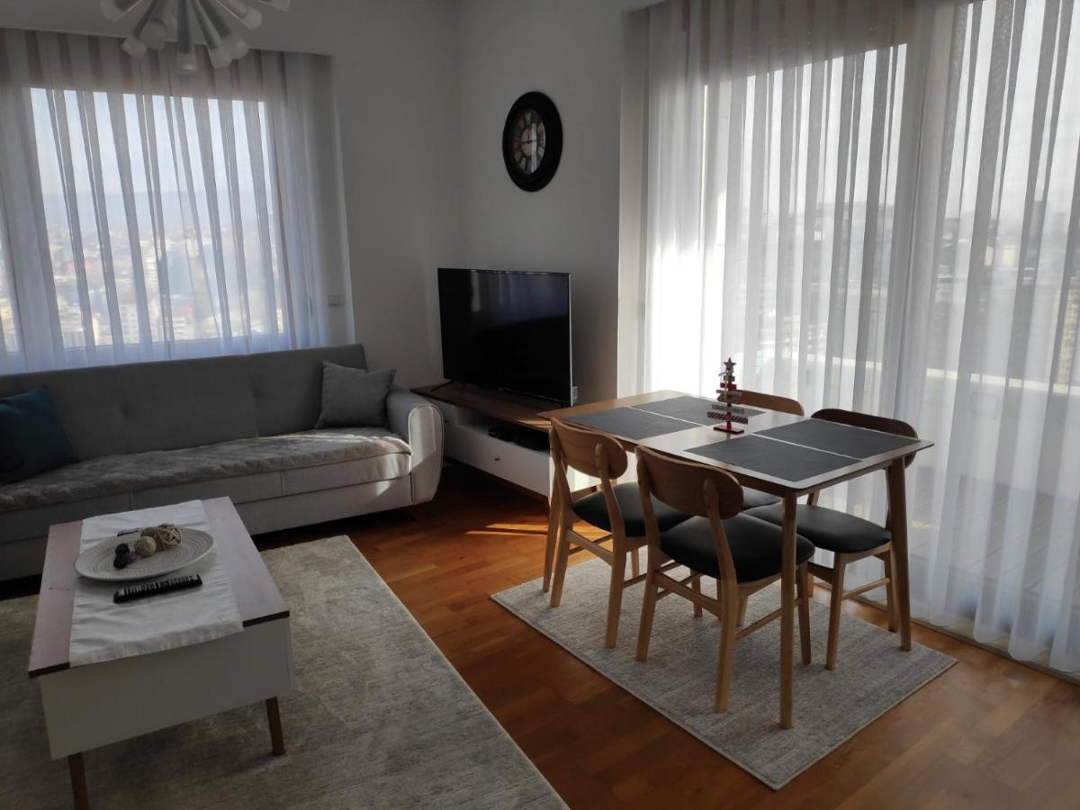 Luxury Sky View Apartment Пристина Екстериор снимка