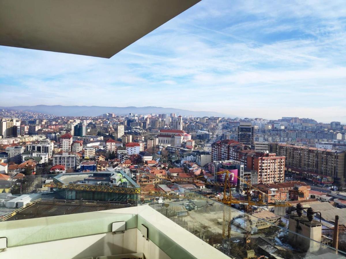 Luxury Sky View Apartment Пристина Екстериор снимка